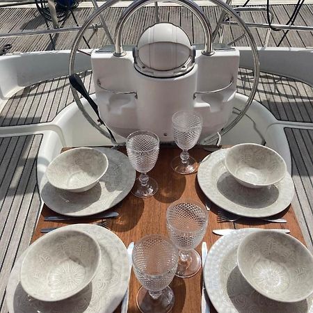 Sea Bloom - Sleep & Sail In Tejo Hotel Lisboa Exterior foto