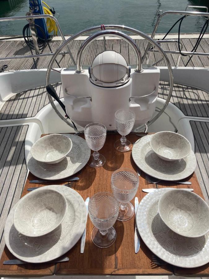 Sea Bloom - Sleep & Sail In Tejo Hotel Lisboa Exterior foto