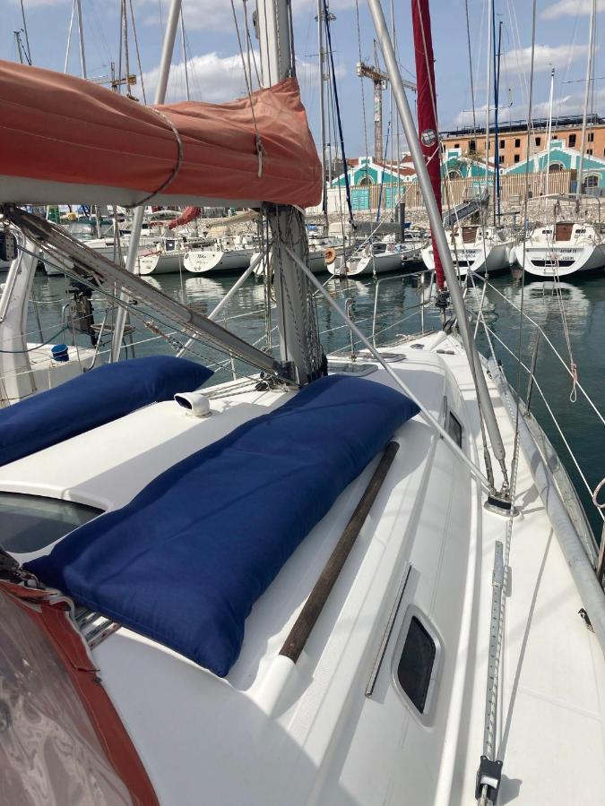 Sea Bloom - Sleep & Sail In Tejo Hotel Lisboa Exterior foto