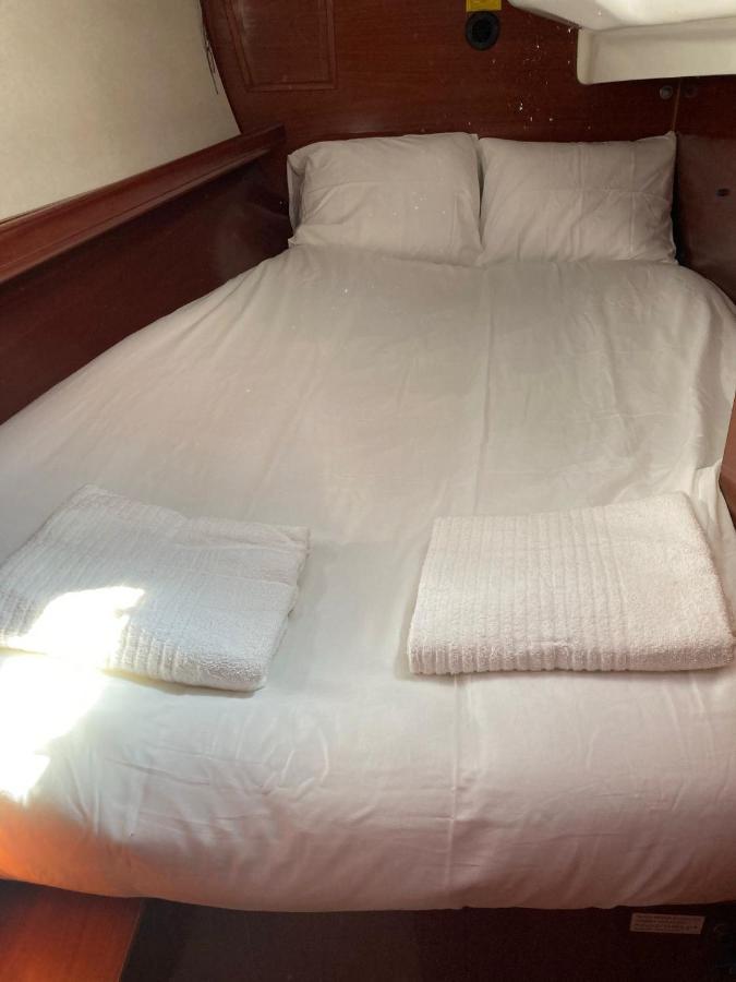 Sea Bloom - Sleep & Sail In Tejo Hotel Lisboa Exterior foto
