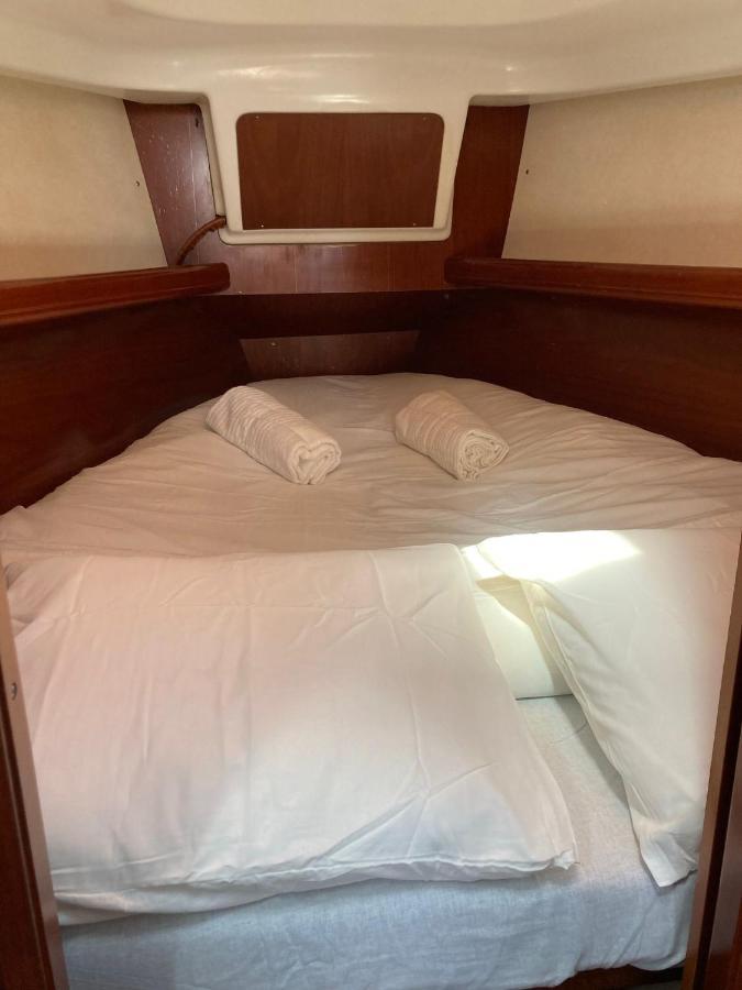 Sea Bloom - Sleep & Sail In Tejo Hotel Lisboa Exterior foto